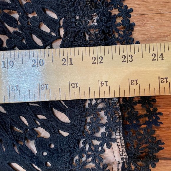Black Lace Top NWT Size Small Romantic Lined - Picture 13 of 15